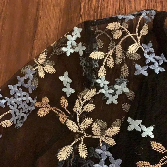 Elie Tahari Sheer Embroidered Top Val Floral Blouse Size Large New - Picture 8 of 12